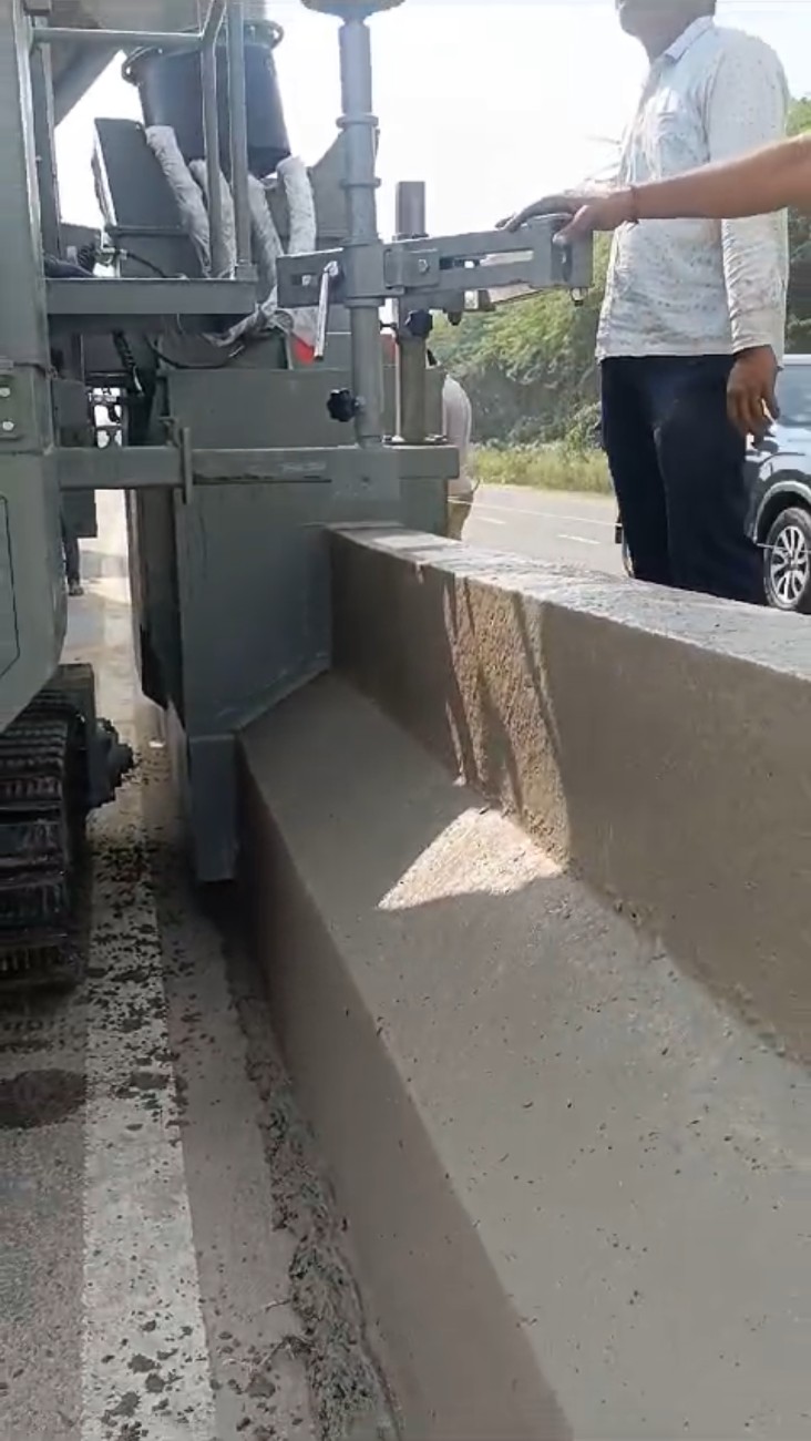 Siddhivinayak SP 1000 SLIPFORM PAVER