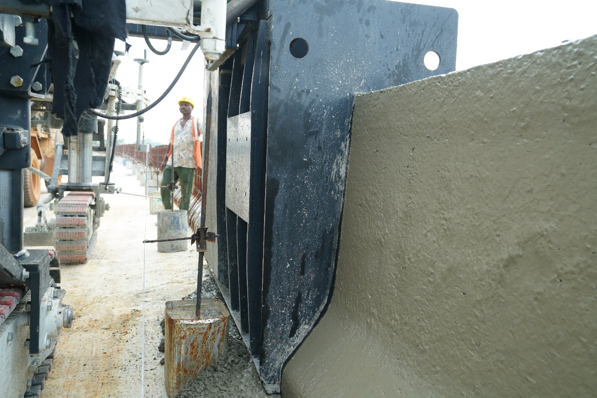 Siddhivinayak BRIDGE PARAPET SLIPFORM PAVER
