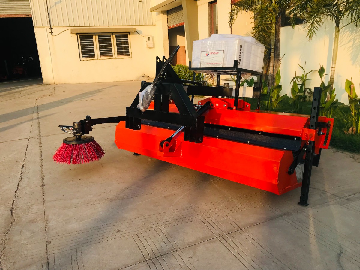 Tractor-mounted hydraulic road sweeper broomer
