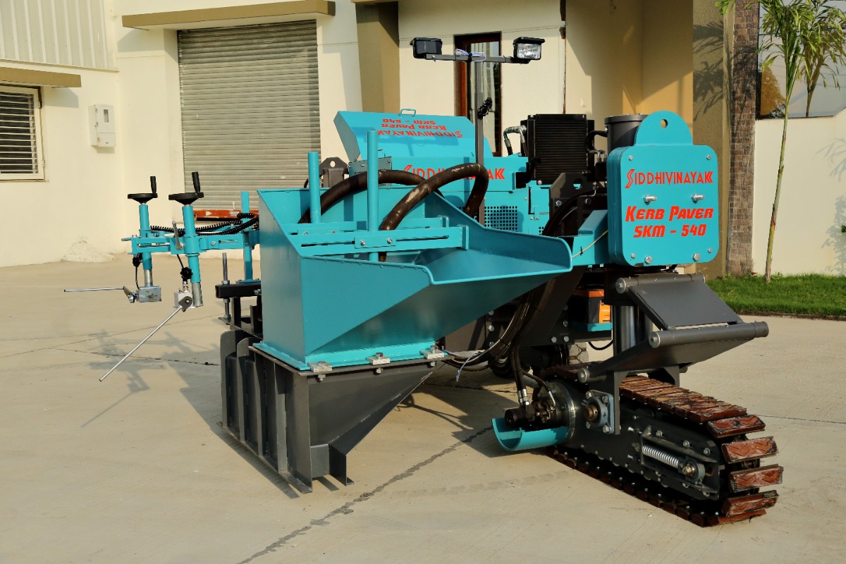 SKM 540 automated concrete kerb casting machine laying roadside curbs